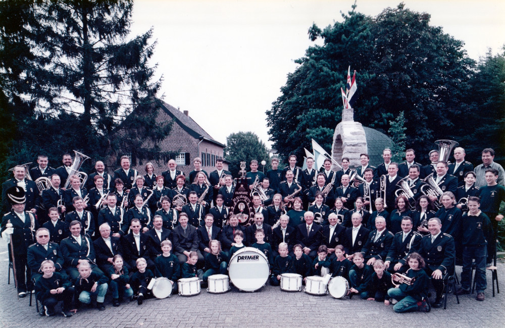 Fanfare St. Elisabeth ten tijde van ons 75-jarig jubileum (2000)